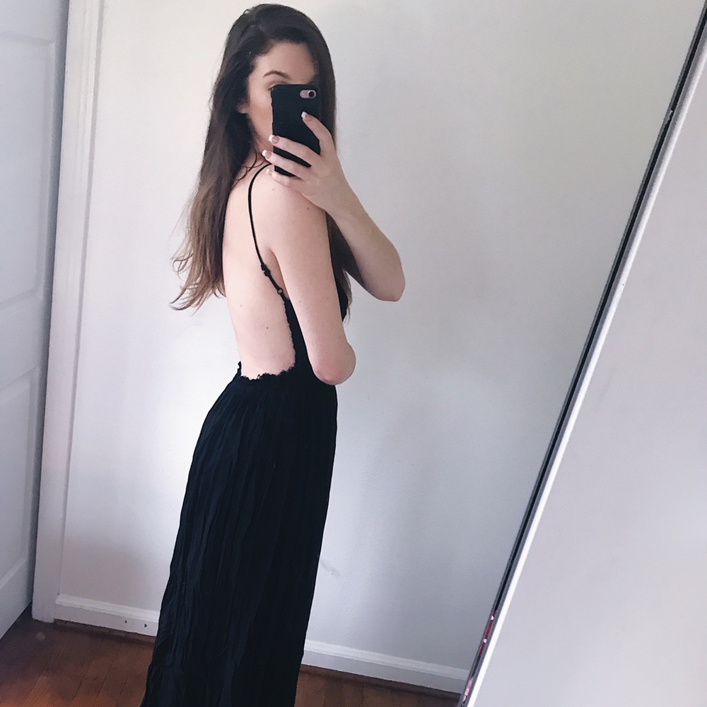 Backless‎ Maxi in Black